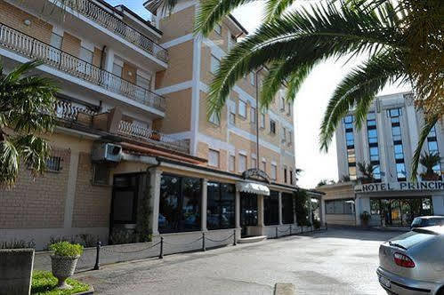 Hotel L'Aquila Pomezia Εξωτερικό φωτογραφία